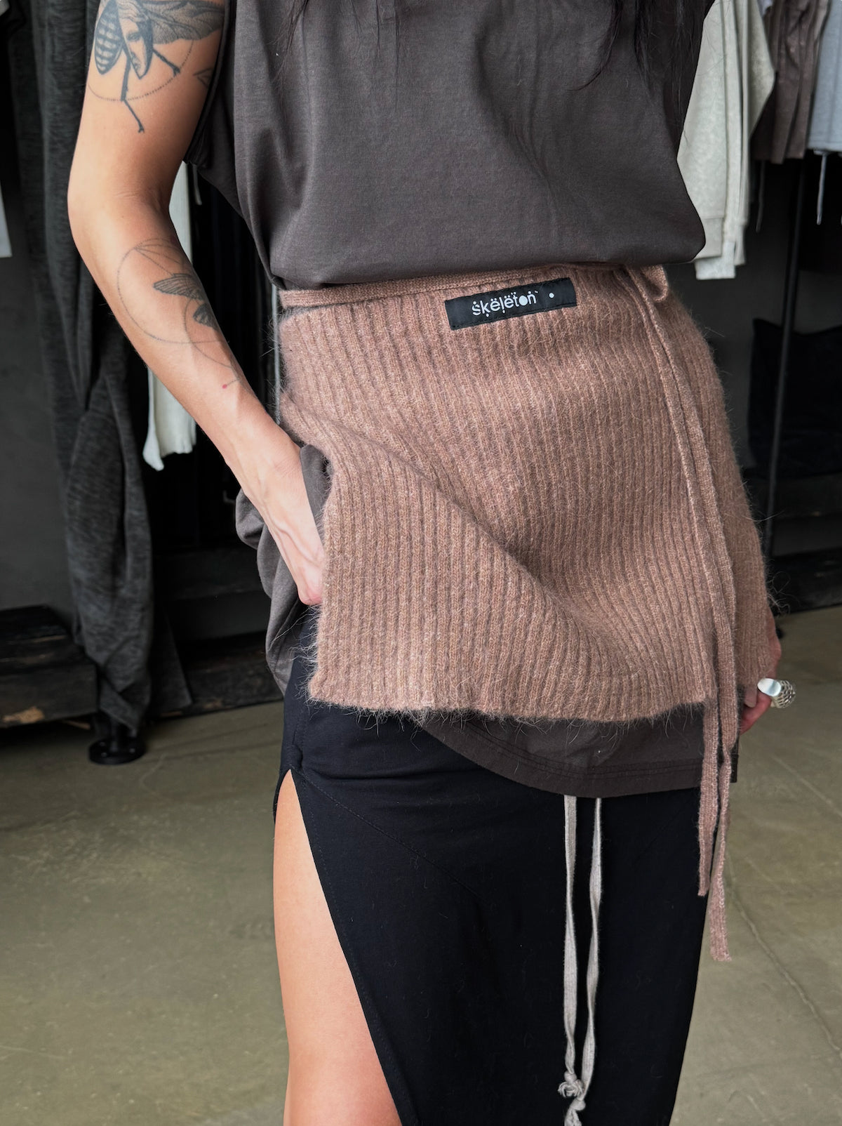 ANGORA APRON  SAND (mini) — view 2