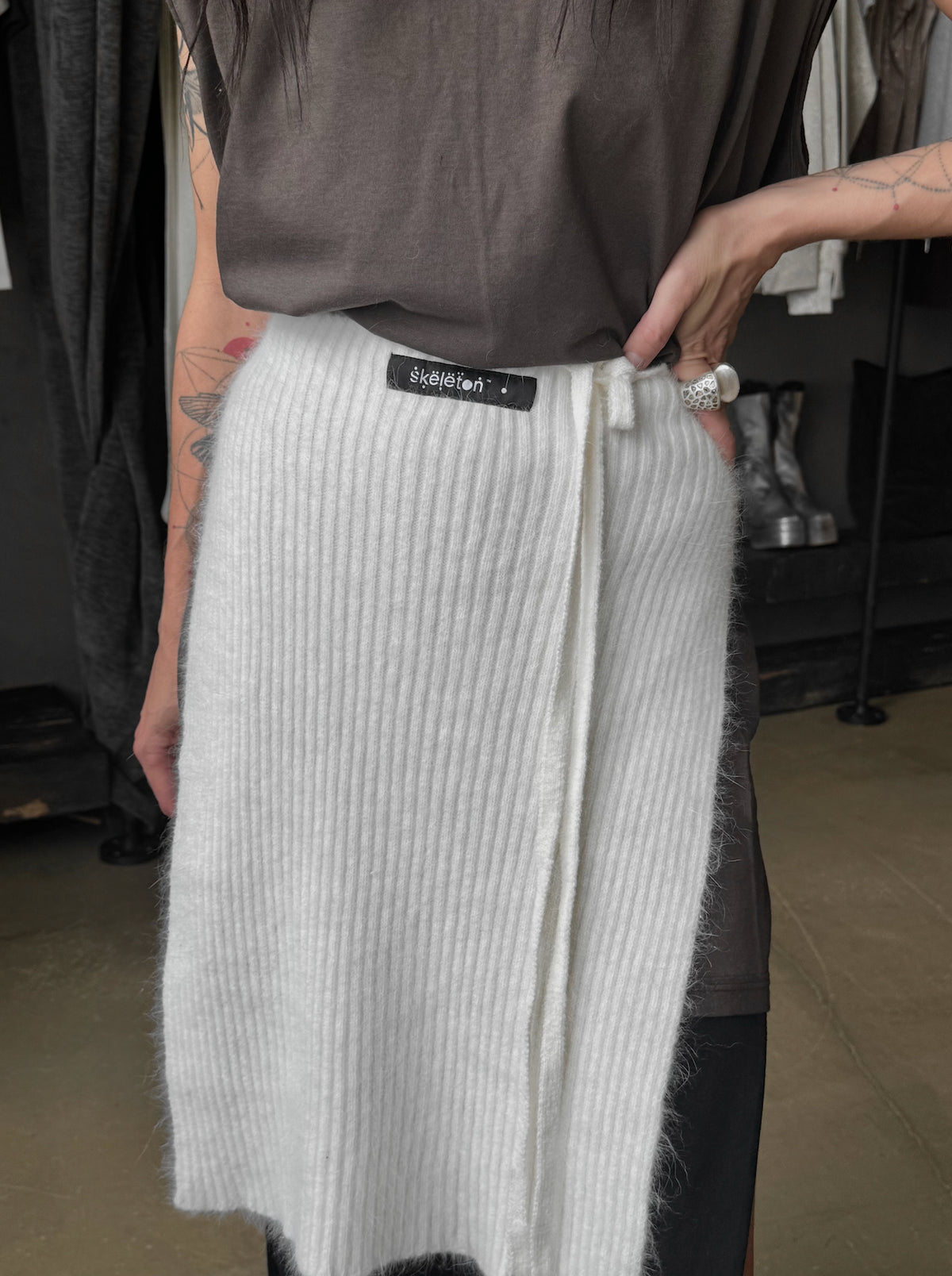 ANGORA APRON WHITE (medium) — view 2