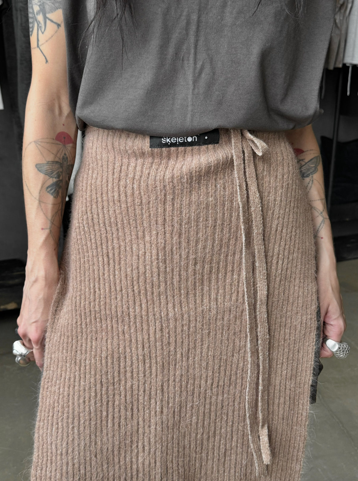 ANGORA APRON SAND (long) — view 5