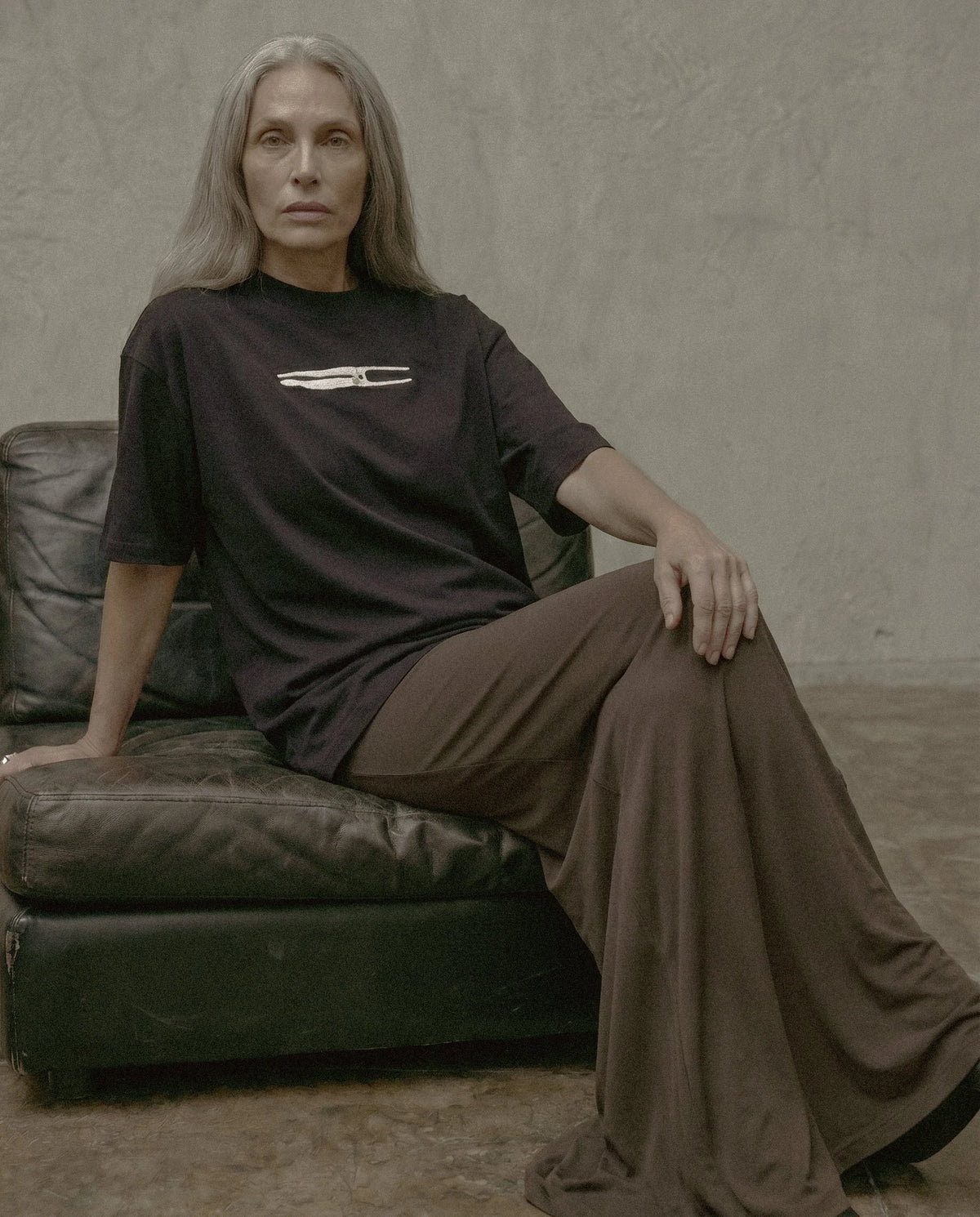 OVERSIZED BLACK ḶÜṀЇṚÄ — view 3