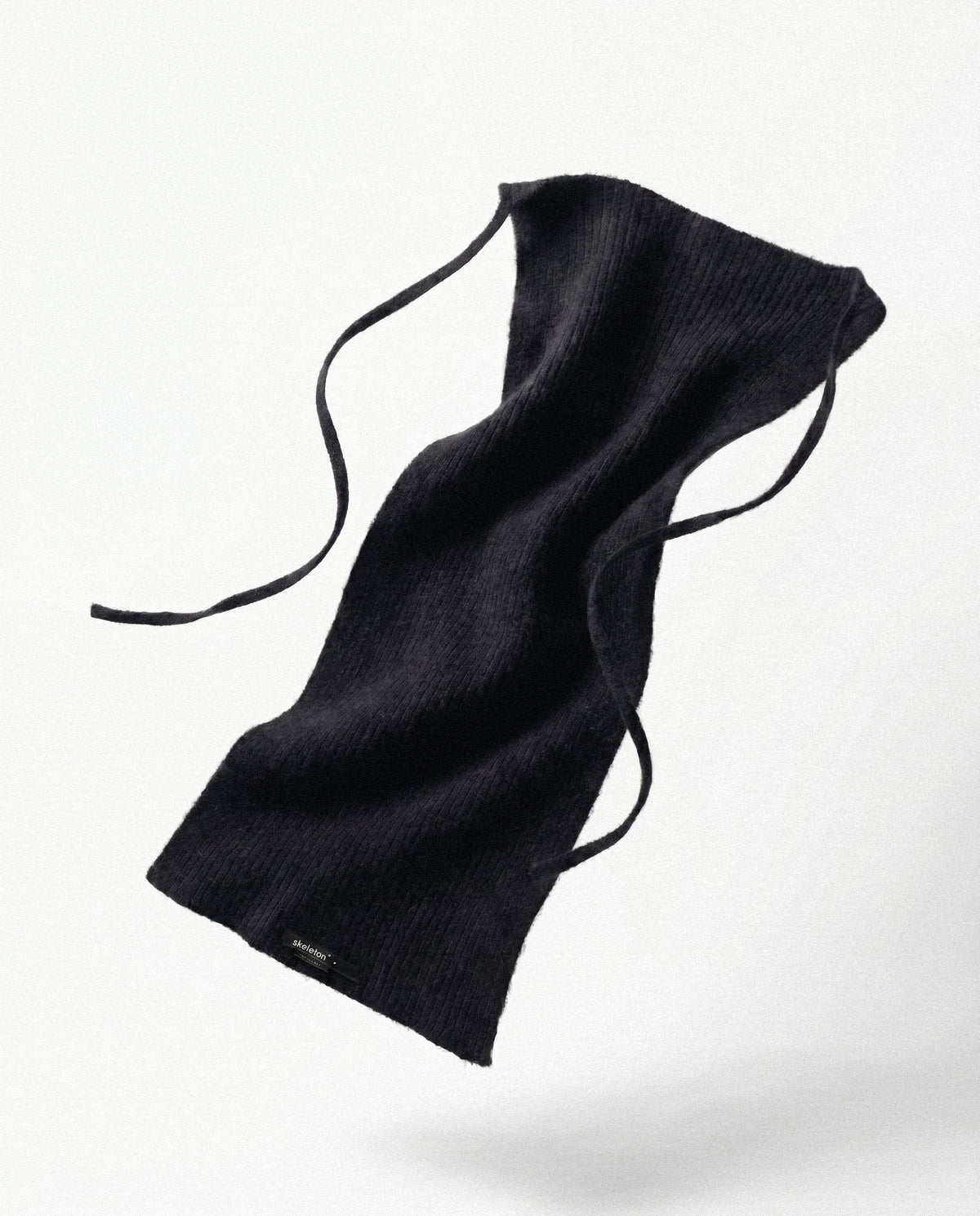 ANGORA APRON BLACK (long) — view 2