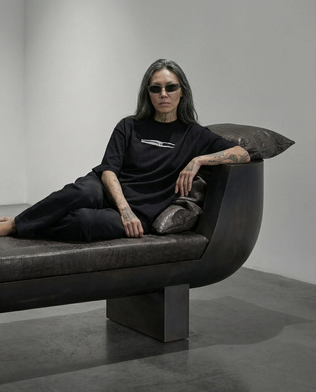 OVERSIZED BLACK ḶÜṀЇṚÄ — view 5