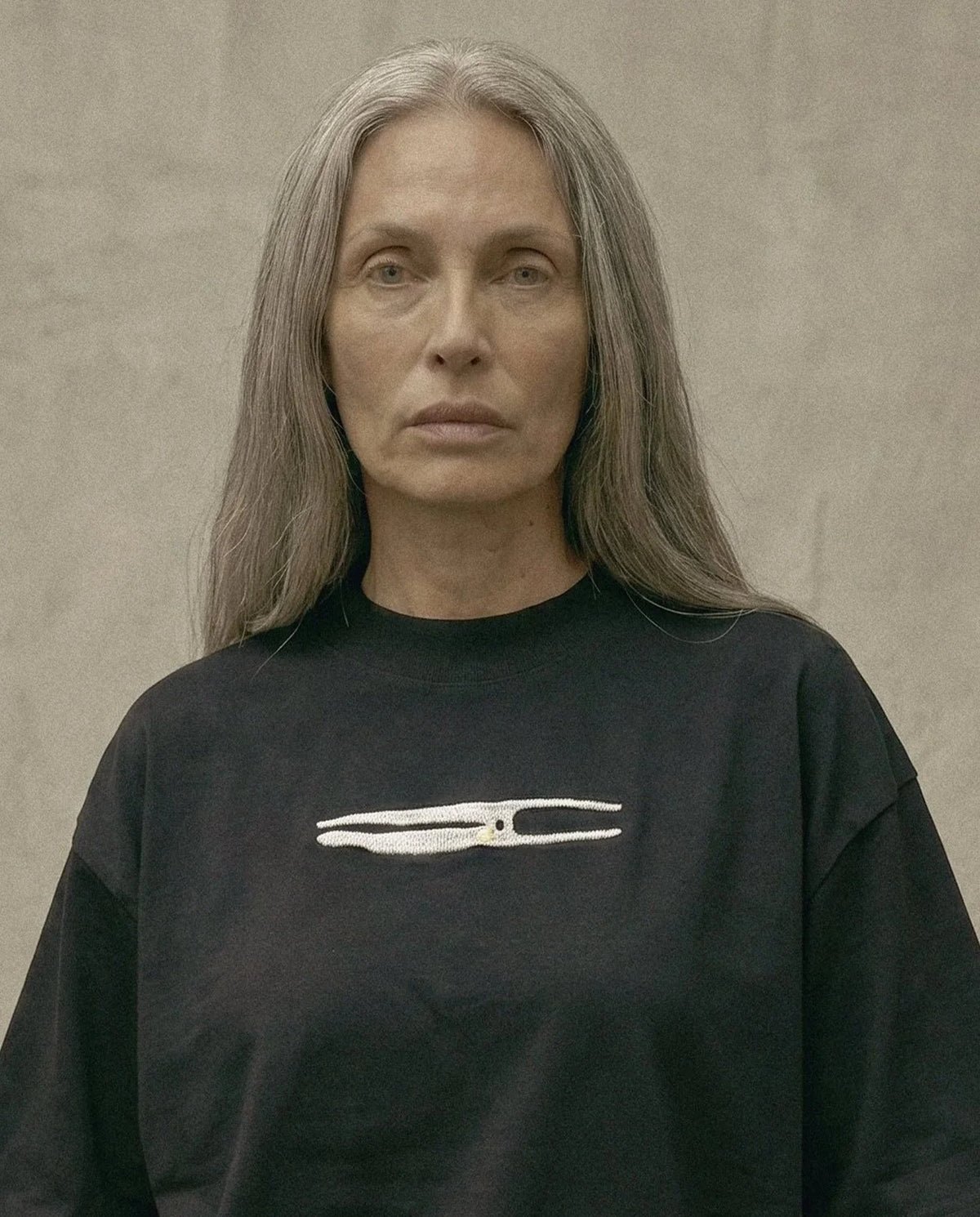 OVERSIZED BLACK ḶÜṀЇṚÄ — view 2