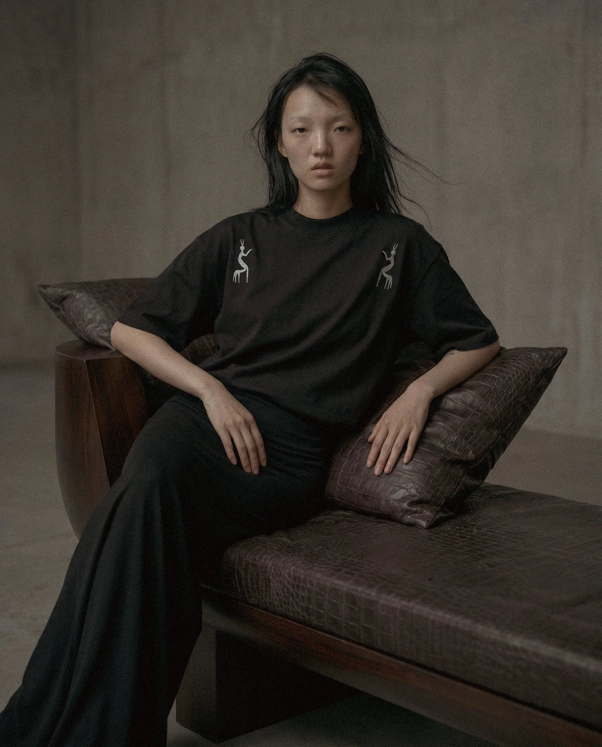 OVERSIZED BLACK ṚΛÏṢ