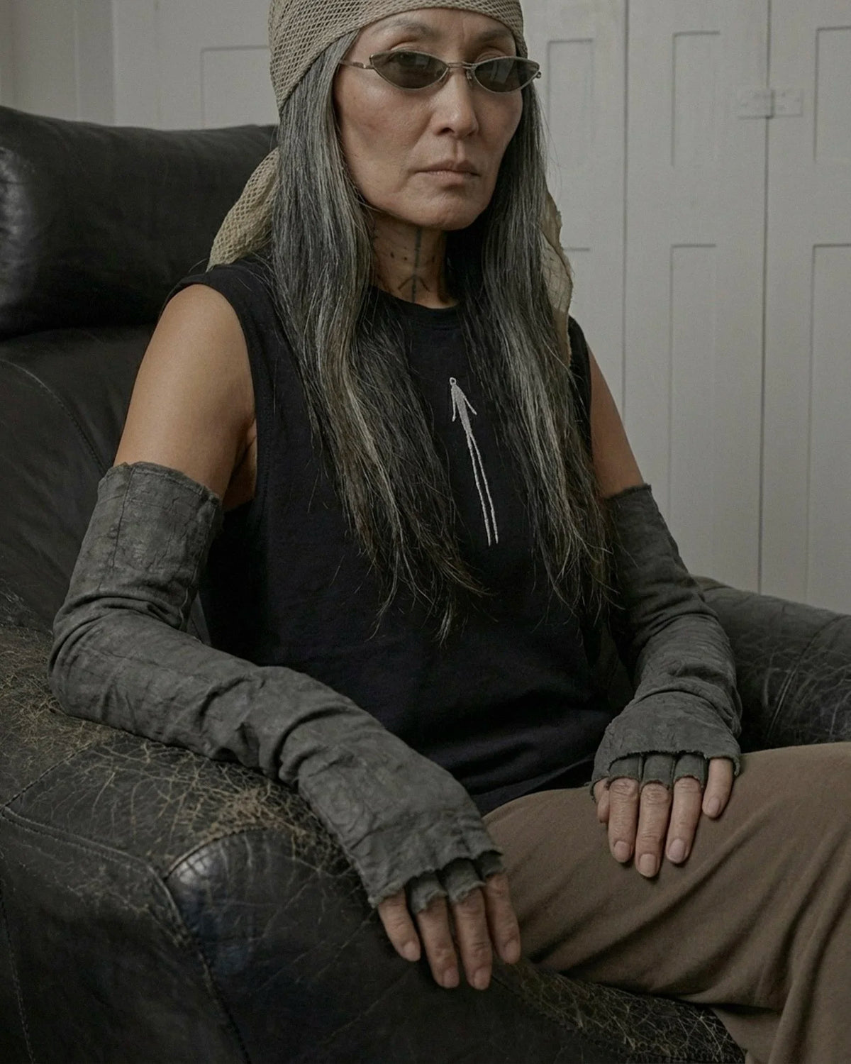 SLEEVELESS BLACK ÄÜṚЇ