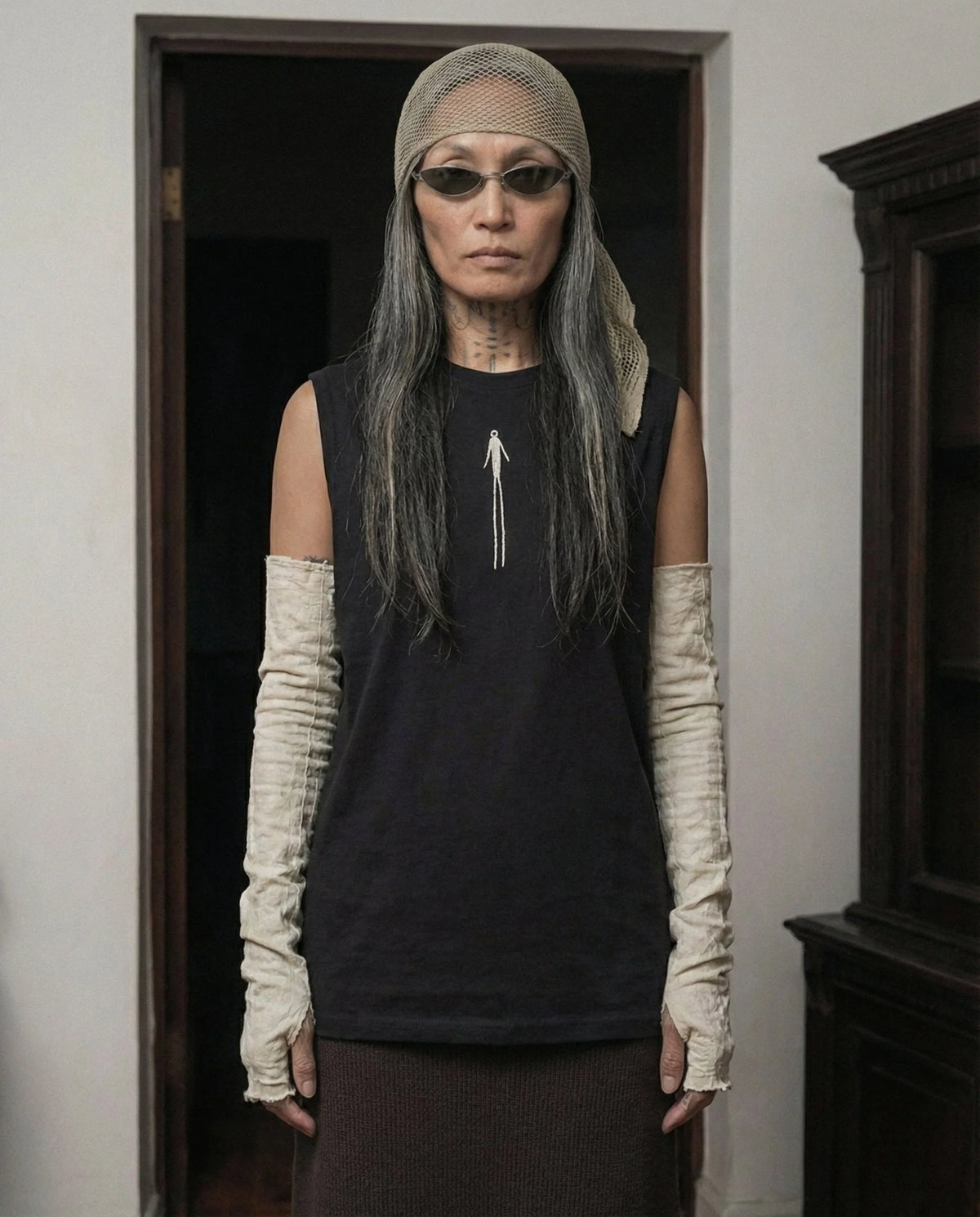 SLEEVELESS BLACK ÄÜṚЇ — view 9